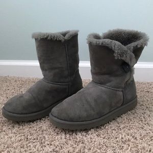 UGG Bailey Button II